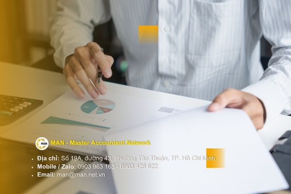 Ban Quản lý Dự án thảo luận cùng kiểm toán viên về báo cáo quyết toán dự án hoàn thành