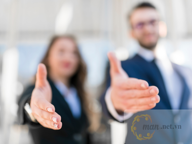 Minh họa vai trò của dịch vụ kế toán và kiểm toán trong từng giai đoạn phát triển doanh nghiệp, nhấn mạnh tầm quan trọng của kiểm toán độc lập