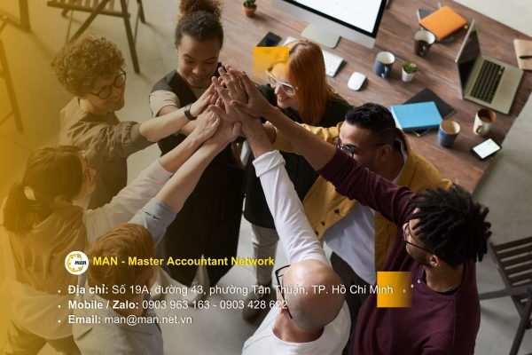 Đội ngũ kiểm toán viên độc lập thực hiện kiểm toán báo cáo tài chính theo chuẩn mực IFRS và quy định Việt Nam