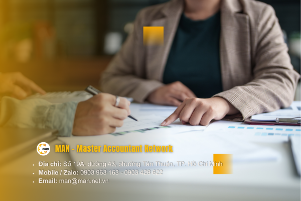 làm việc với kiểm toán viên