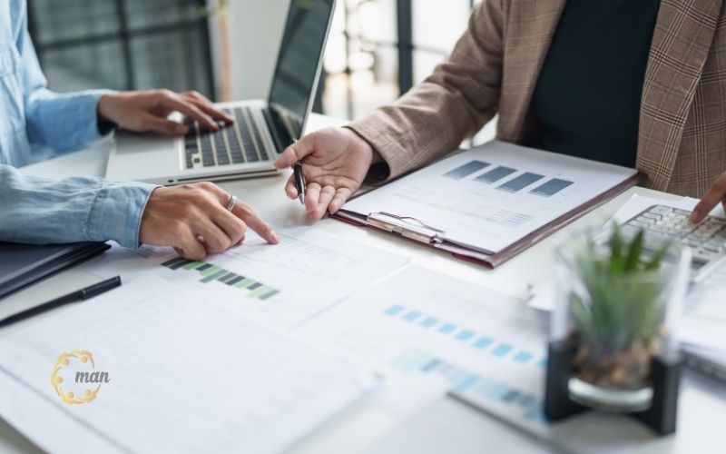 Chuyên viên tại MAN hỗ trợ dịch vụ kế toán Quận 8 cho doanh nghiệp